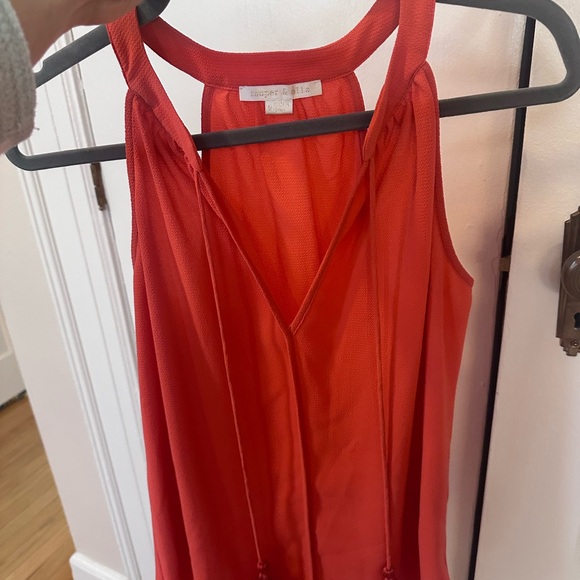 Cute tank with fringe strings in the front - Picture 3 of 5